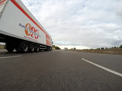 LKW auf Straße