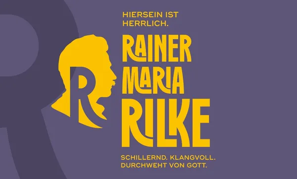 Schriftzug "Hiersein ist Herrlich. Rainer Maria Rilk. Schillernd. Klangvoll. Durchweht von Gott." Schrift und Portrait Rilkes in Gelb auf violettem Grund