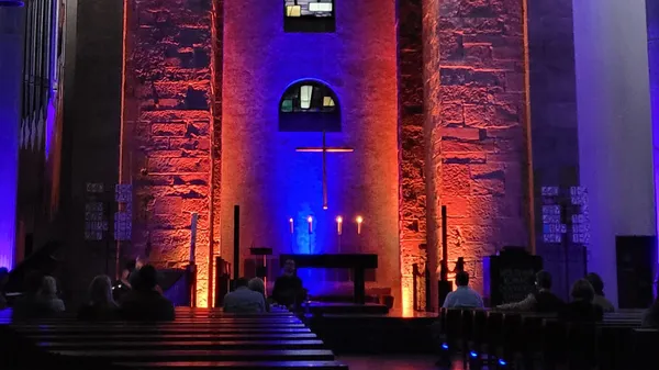 Innenansicht illuminierte Kirche