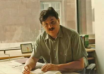 Pfr. Ehmann am Schreibtisch im EOK