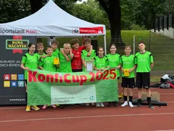 Die Mannschaft des badischen Teams posiert für ein Foto auf dem Sportplatz
