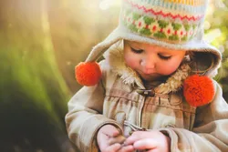 Quelle: Jonathan Taylor/Unsplash Kind mit Mütze
